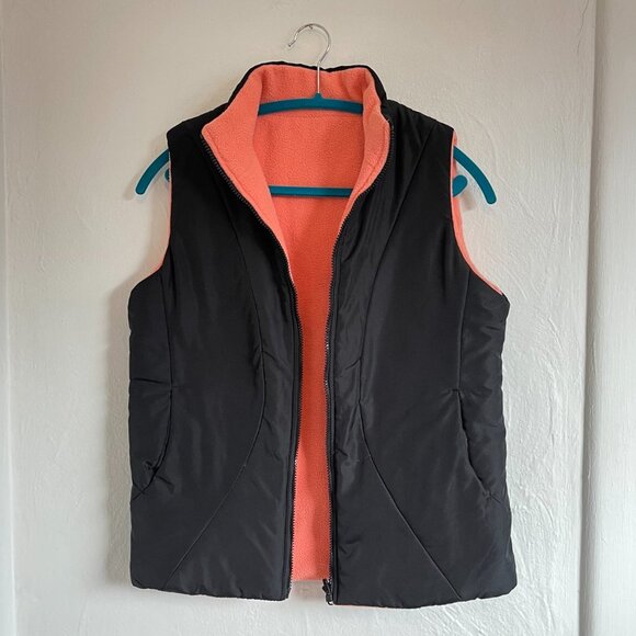 Carolyn Taylor Reversible Zip Up Fleece and Puffer Vest - Picture 9 of 14